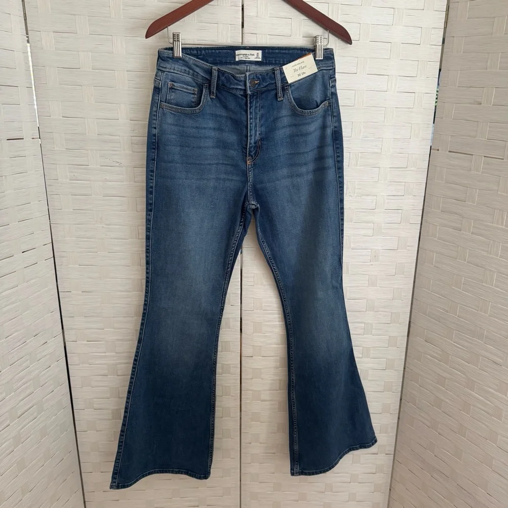 Abercrombie & Fitch The Flare Ultra High Rise Medium Wash Jean Size 30/10R